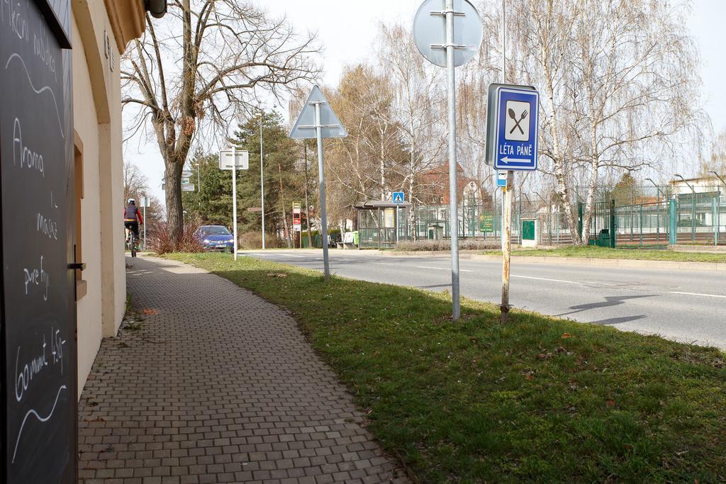 Pension U Hastrmana Praga Esterno foto
